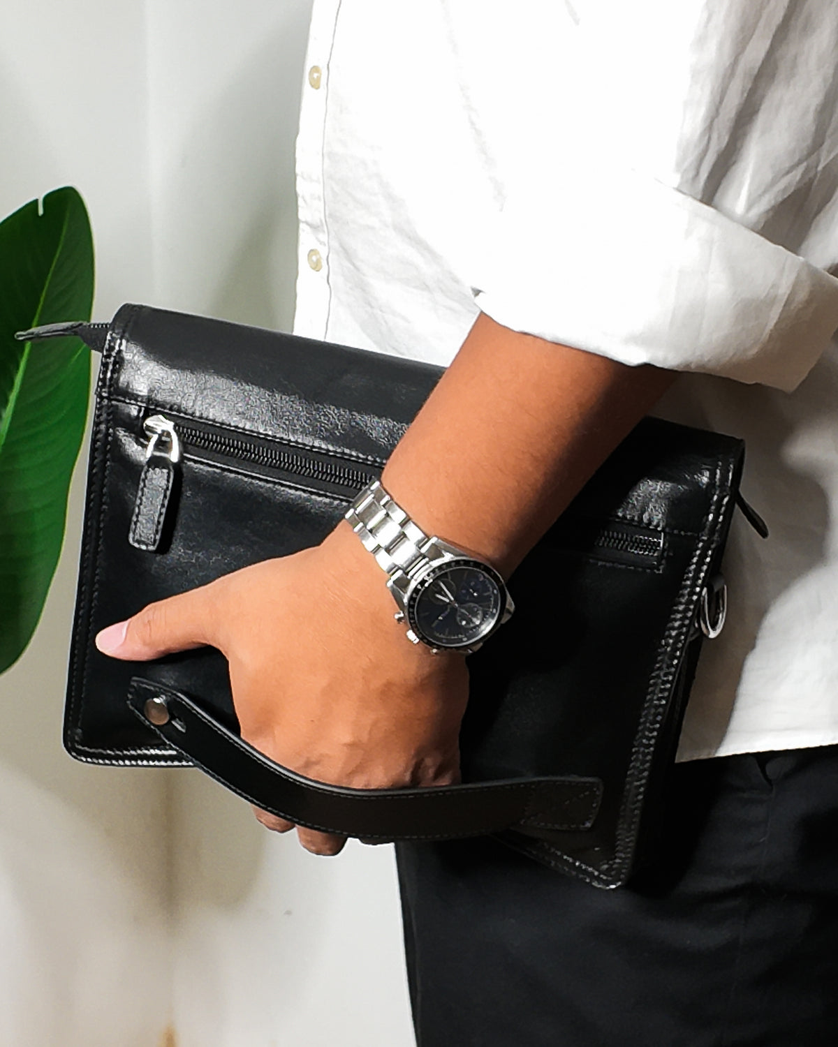 THE SHIFT SLING BAG