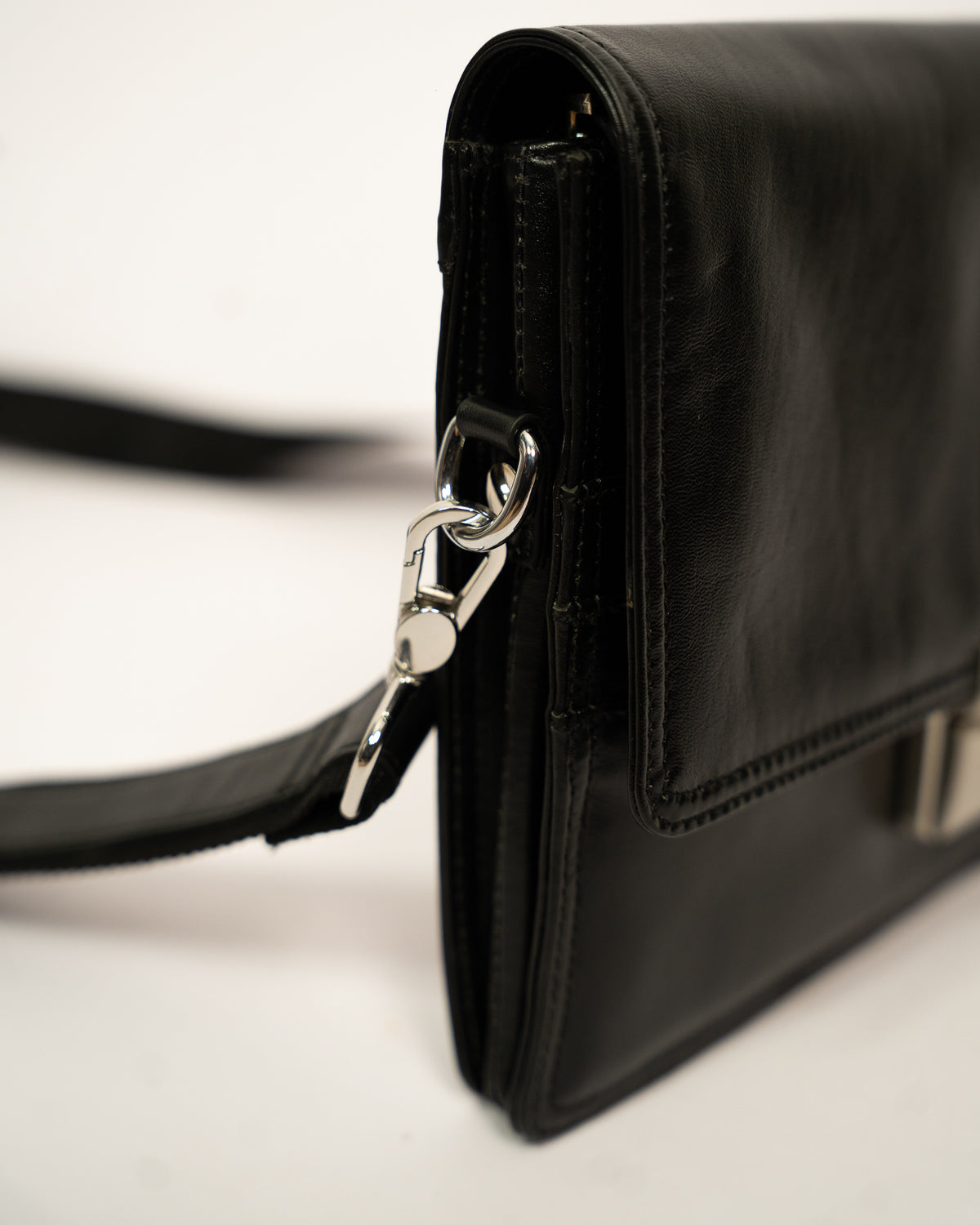 THE SHIFT SLING BAG