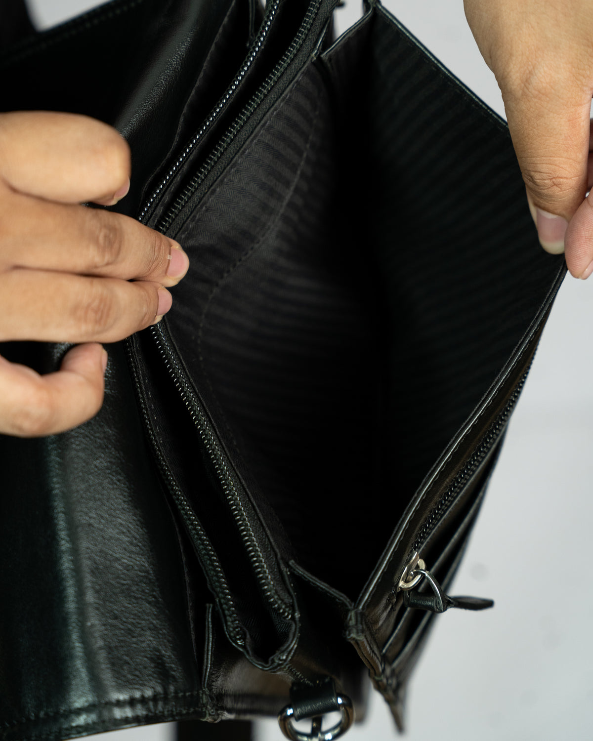 THE SHIFT SLING BAG