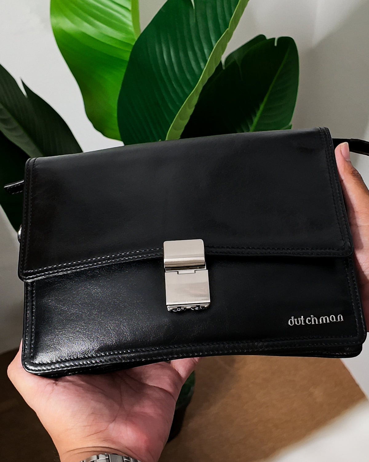 THE SHIFT SLING BAG