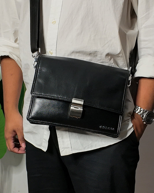 THE SHIFT SLING BAG